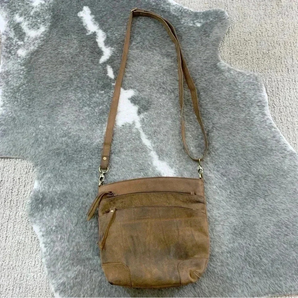 Komal’s Passion Leather Crossbody Bag - Picture 2 of 16